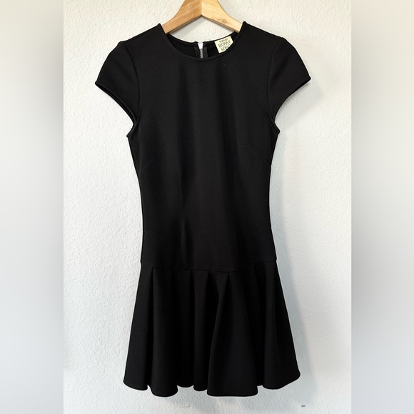 Torn by Ronny Kobo Gina short sleeve black flare dress - Picture 6 of 16